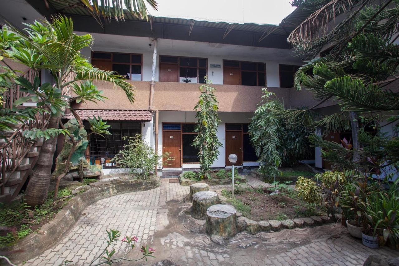Reddoorz @ Panglima Sudirman Probolinggo Hotel Exterior photo